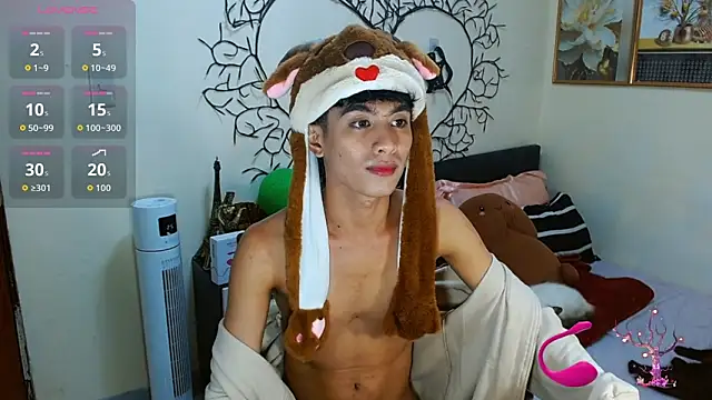 Snapshot of WildestTwink chatting on November 6, 7:15 pm WildestTwink online show from November 6, 7:15 pm