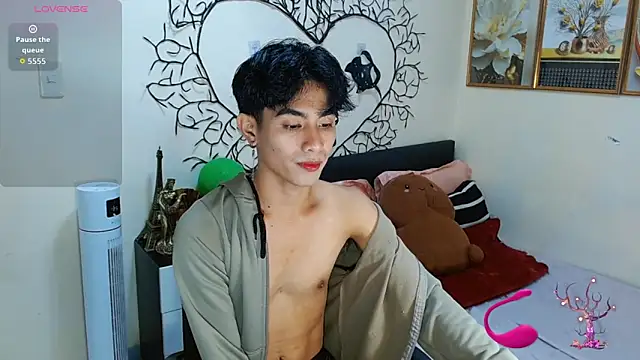 Snapshot of WildestTwink chatting on November 10, 5:56 pm WildestTwink online show from November 10, 5:56 pm
