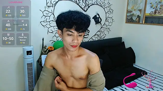 Snapshot of WildestTwink chatting on November 17, 10:48 pm WildestTwink online show from November 17, 10:48 pm