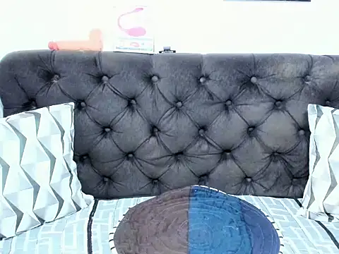 12inchesselfsuckts online show from March 12, 2:07 am