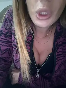 fammefatale1987 online show from November 24, 5:12 pm