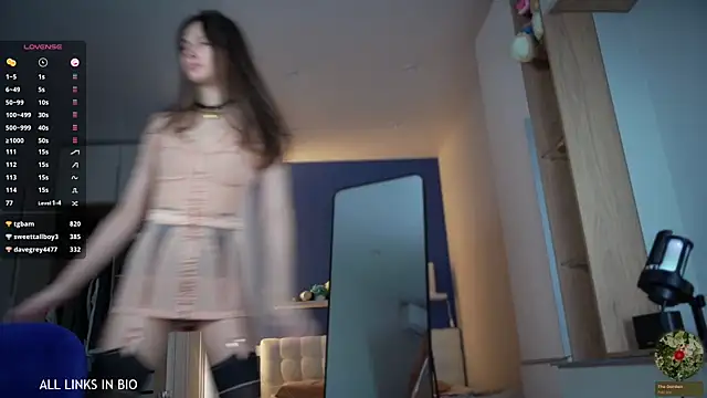 LAUREL HAZEL online show from February 3, 10:00 pm