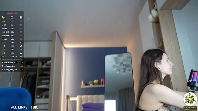 LAUREL HAZEL online show from March 17, 1:24 am