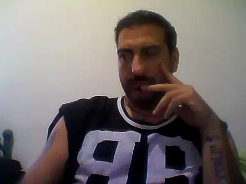 Snapshot of Italian_dark_desire chatting on November 1, 10:17 am Italian dark desire online show from November 1, 10:17 am