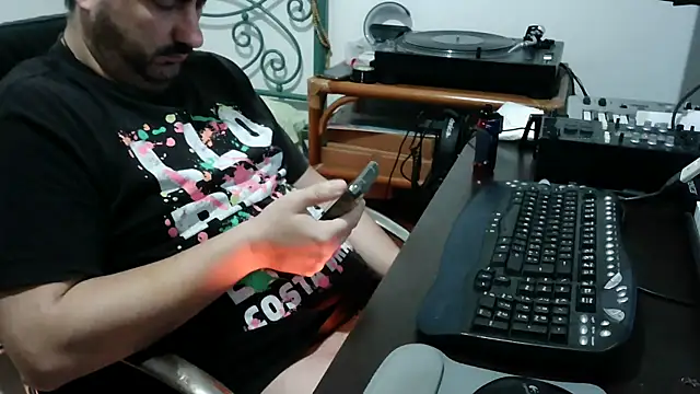 Snapshot of Italian_dark_desire chatting on November 26, 10:05 am Italian dark desire online show from November 26, 10:05 am