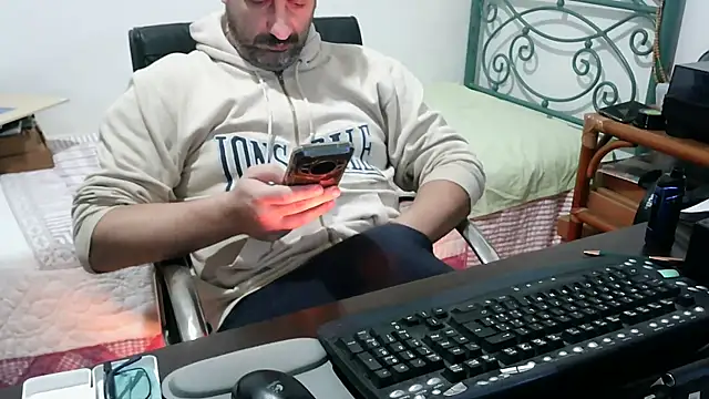 Snapshot of Italian_dark_desire chatting on December 17, 5:08 pm Italian dark desire online show from December 17, 5:08 pm