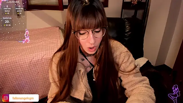 Fallengangel online show from March 15, 7:09 pm