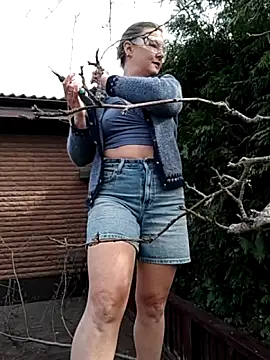 SwedishJennifer online show from April 22, 1:01 pm