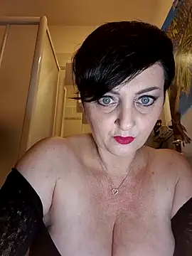 lucillabollente online show from October 12, 4:11 am