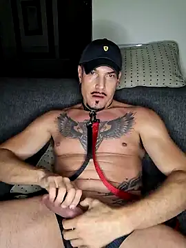 Snapshot of Dv8rBoy666 chatting on January 16, 3:23 am Dv8rBoy666 online show from January 16, 3:23 am