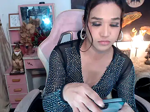 Snapshot of AsianMariaTs chatting on November 3, 2:07 pm AsianMariaTs online show from November 3, 2:07 pm