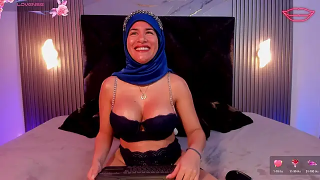 Zafira Alabi online show from November 15, 5:09 pm