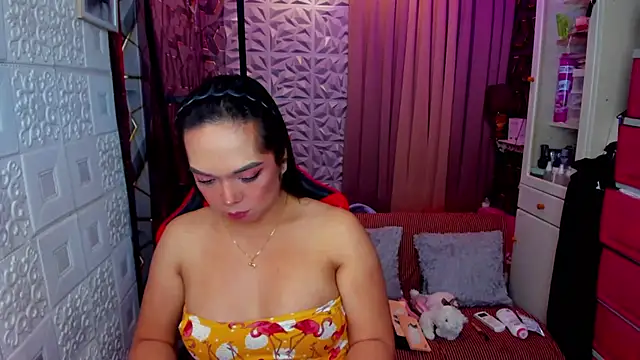 Snapshot of tssexylover chatting on December 5, 4:47 pm tssexylover online show from December 5, 4:47 pm