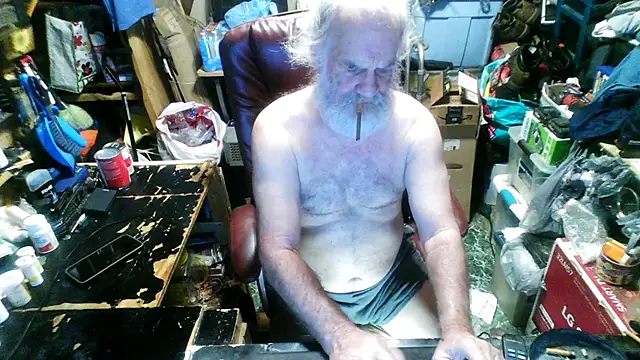 Snapshot of russtee chatting on December 17, 10:16 pm russtee online show from December 17, 10:16 pm