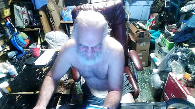 Snapshot of russtee chatting on December 18, 11:22 pm russtee online show from December 18, 11:22 pm