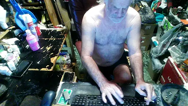 Snapshot of russtee chatting on January 7, 10:12 pm russtee online show from January 7, 10:12 pm