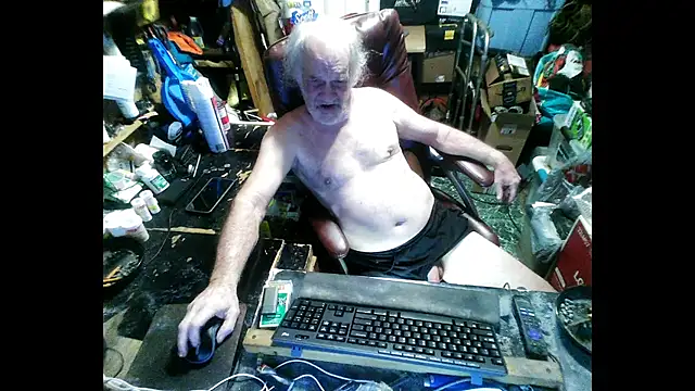 Snapshot of russtee chatting on January 15, 7:39 pm russtee online show from January 15, 7:39 pm