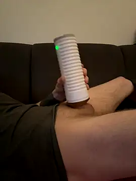 Snapshot of LionBoy1976 chatting on October 28, 3:43 am LionBoy1976 online show from October 28, 3:43 am