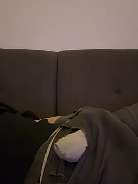 Snapshot of LionBoy1976 chatting on November 2, 5:32 am LionBoy1976 online show from November 2, 5:32 am