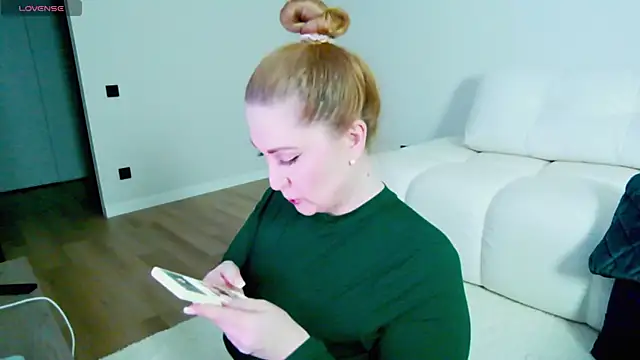 Snapshot of Sinful_Eyes chatting on November 14, 3:27 am Sinful Eyes online show from November 14, 3:27 am