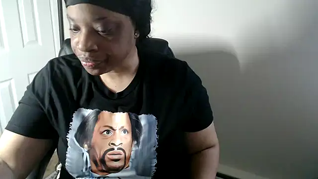 Sexymona1218 online show from May 14, 9:32 pm
