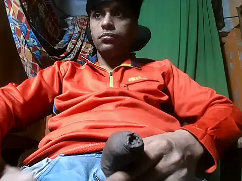 Snapshot of desiboy1101 chatting on December 2, 1:24 pm desiboy1101 online show from December 2, 1:24 pm