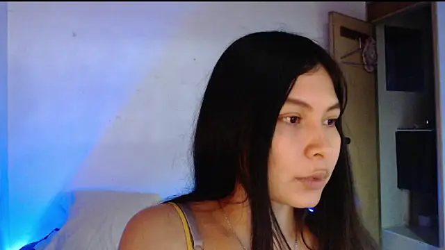 Snapshot of evolet01 chatting on October 7, 6:49 pm evolet01 online show from October 7, 6:49 pm