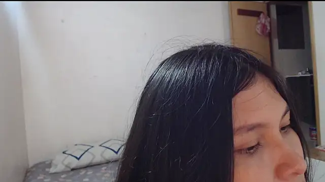 Snapshot of evolet01 chatting on October 22, 5:34 pm evolet01 online show from October 22, 5:34 pm