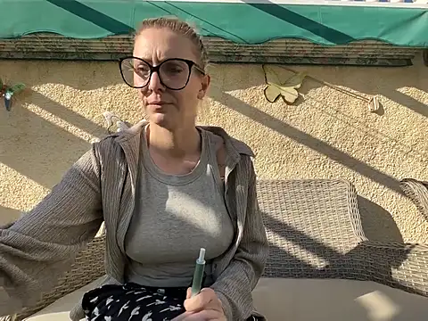 Snapshot of didi-diamond chatting on January 18, 10:08 am didi-diamond online show from January 18, 10:08 am