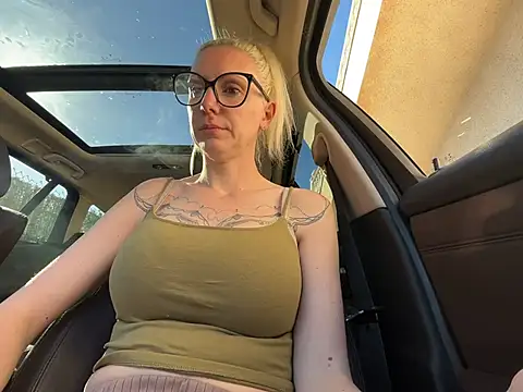 Snapshot of didi-diamond chatting on February 22, 8:57 am didi-diamond online show from February 22, 8:57 am