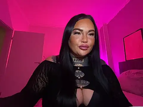 Snapshot of _MelinaCurves_ chatting on January 10, 10:25 pm MelinaCurves online show from January 10, 10:25 pm