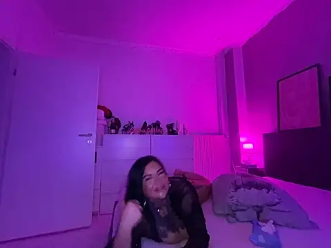 Snapshot of _MelinaCurves_ chatting on January 25, 1:10 am MelinaCurves online show from January 25, 1:10 am