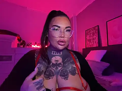 Snapshot of _MelinaCurves_ chatting on January 31, 8:22 pm MelinaCurves online show from January 31, 8:22 pm