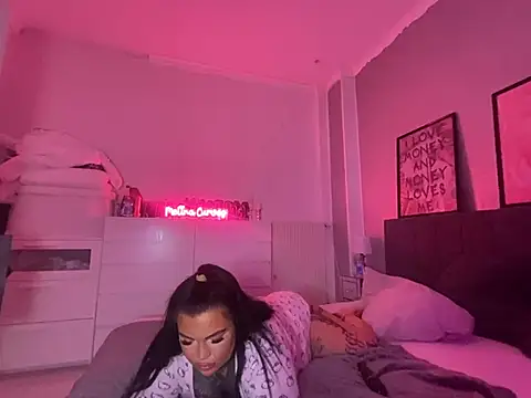 Snapshot of _MelinaCurves_ chatting on February 5, 12:53 am MelinaCurves online show from February 5, 12:53 am