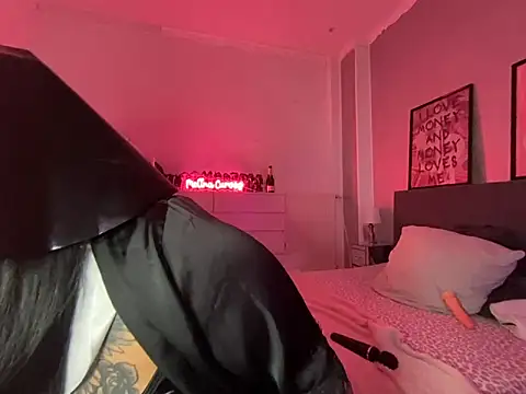 Snapshot of _MelinaCurves_ chatting on February 6, 9:38 pm MelinaCurves online show from February 6, 9:38 pm