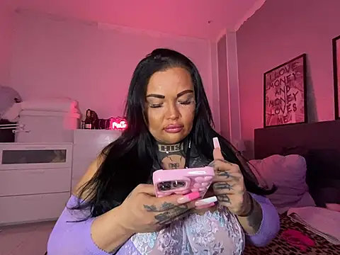 Snapshot of _MelinaCurves_ chatting on February 8, 9:36 pm MelinaCurves online show from February 8, 9:36 pm