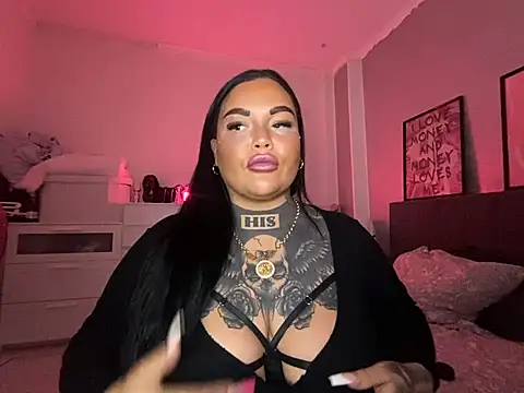 Snapshot of _MelinaCurves_ chatting on February 18, 8:58 pm MelinaCurves online show from February 18, 8:58 pm