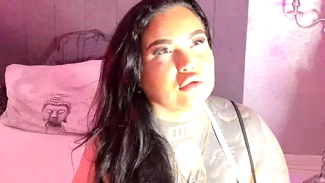 Snapshot of _MelinaCurves_ chatting on February 21, 9:22 pm MelinaCurves online show from February 21, 9:22 pm