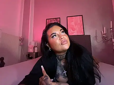 Snapshot of _MelinaCurves_ chatting on February 23, 11:36 pm MelinaCurves online show from February 23, 11:36 pm