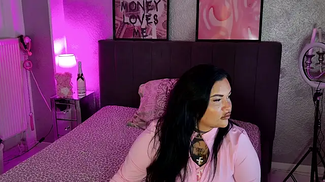 Snapshot of _MelinaCurves_ chatting on February 28, 8:28 pm MelinaCurves online show from February 28, 8:28 pm