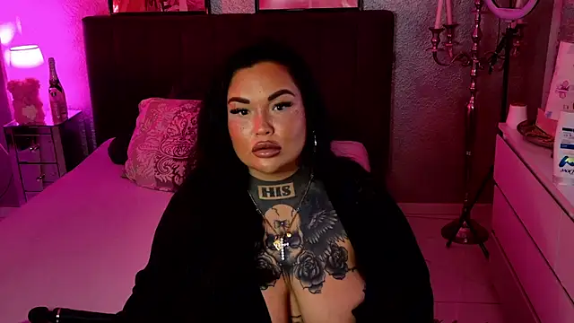 Snapshot of _MelinaCurves_ chatting on March 2, 9:11 pm MelinaCurves online show from March 2, 9:11 pm