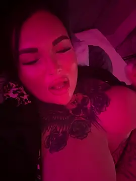 Snapshot of _MelinaCurves_ chatting on March 10, 1:12 am MelinaCurves online show from March 10, 1:12 am
