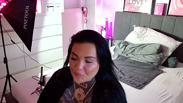 Snapshot of _MelinaCurves_ chatting on March 19, 12:26 am MelinaCurves online show from March 19, 12:26 am