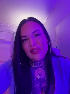 Snapshot of _MelinaCurves_ chatting on October 4, 9:24 pm MelinaCurves online show from October 4, 9:24 pm