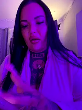 Snapshot of _MelinaCurves_ chatting on October 5, 9:02 pm MelinaCurves online show from October 5, 9:02 pm