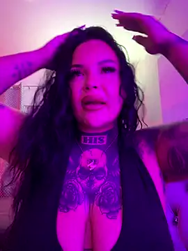 Snapshot of _MelinaCurves_ chatting on October 8, 9:45 pm MelinaCurves online show from October 8, 9:45 pm