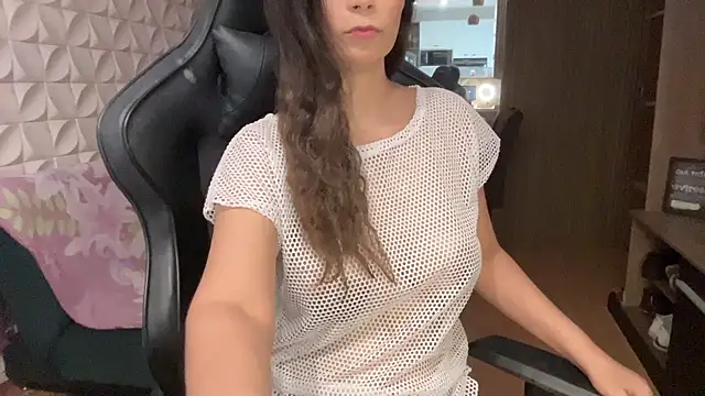Snapshot of Leilacharlotte chatting on April 23, 1:02 pm Leilacharlotte online show from April 23, 1:02 pm