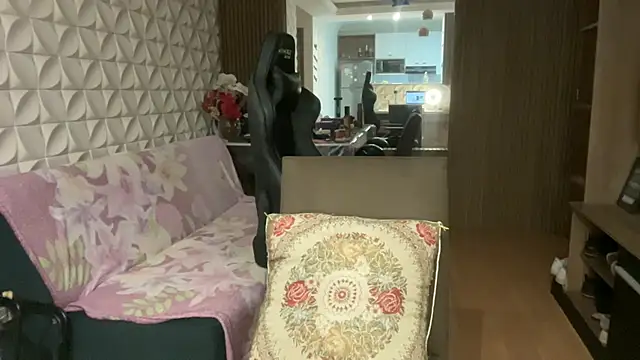 Snapshot of Leilacharlotte chatting on May 14, 12:45 pm Leilacharlotte online show from May 14, 12:45 pm