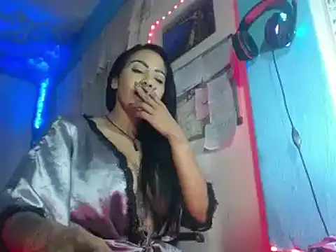 Snapshot of ERIKA-THEDOLL chatting on December 6, 1:07 am ERIKA-THEDOLL online show from December 6, 1:07 am
