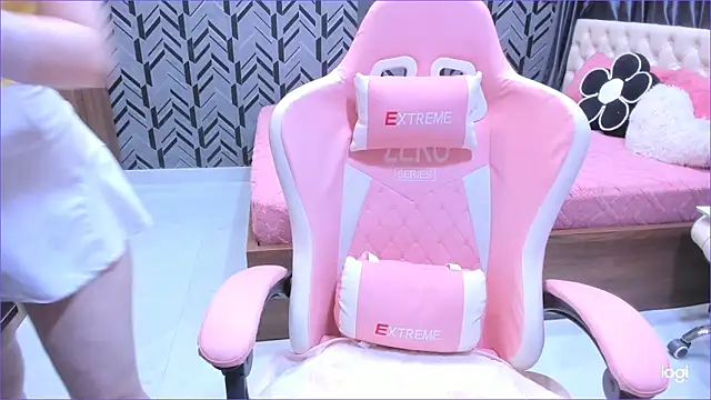 Snapshot of Toyota_Motor_Corporation chatting on March 3, 11:32 pm Toyota Motor Corporation online show from March 3, 11:32 pm